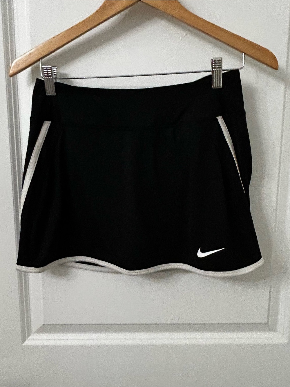 Women’s Nike Black Athletic Skort with White Trim Size Small